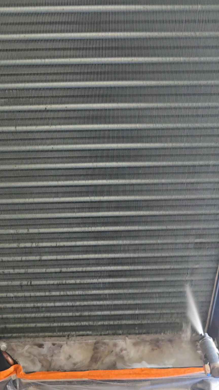 열교환기 고압 세척 장면